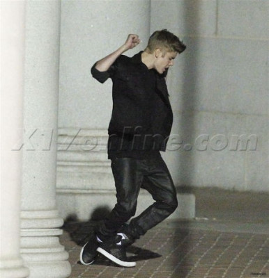 07.06 | Justin Bieber nos bastidores do clipe de As Long As You Love Me