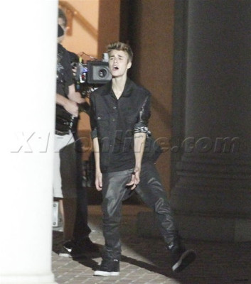 07.06 | Justin Bieber nos bastidores do clipe de As Long As You Love Me