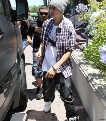 07.07 | Justin Bieber deixando restaurante em Los Angeles