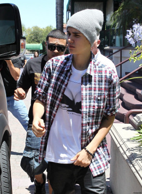 07.07 | Justin Bieber deixando restaurante em Los Angeles