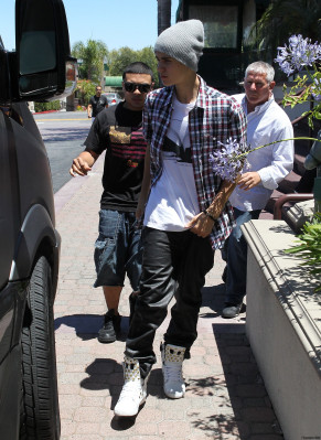 07.07 | Justin Bieber deixando restaurante em Los Angeles