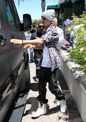 07.07 | Justin Bieber deixando restaurante em Los Angeles