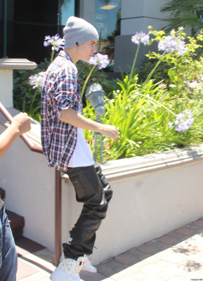 07.07 | Justin Bieber deixando restaurante em Los Angeles