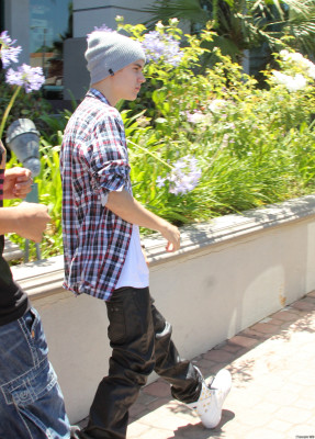 07.07 | Justin Bieber deixando restaurante em Los Angeles