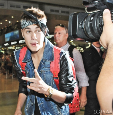 07.08 | Justin Bieber chegando no Japão