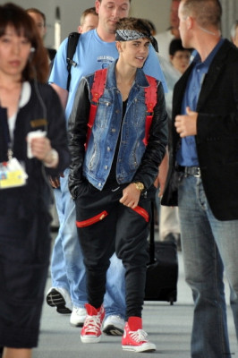 07.08 | Justin Bieber chegando no Japão