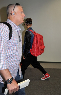 07.08 | Justin Bieber chegando no Japão