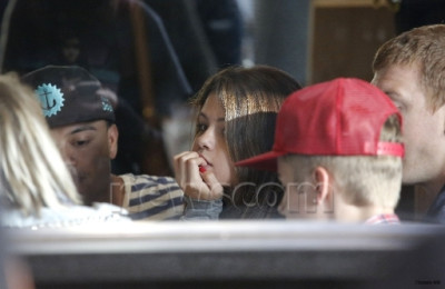 15.07 | Justin Bieber e Selena Gomez em restaurante em Melbourne, Austrália