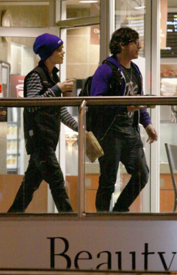 17.04 | Justin Bieber chegando no aeroporto em Toronto
