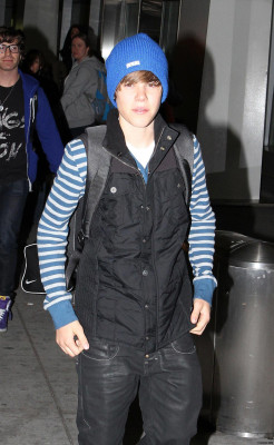 17.04 | Justin Bieber chegando no aeroporto em Toronto
