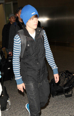 17.04 | Justin Bieber chegando no aeroporto em Toronto