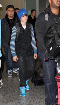 17.04 | Justin Bieber chegando no aeroporto em Toronto