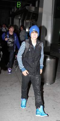 17.04 | Justin Bieber chegando no aeroporto em Toronto