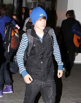 17.04 | Justin Bieber chegando no aeroporto em Toronto