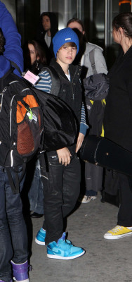 17.04 | Justin Bieber chegando no aeroporto em Toronto