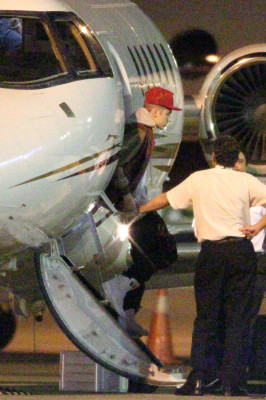 16.07 | Justin Bieber chegando em Sydney, Austrália