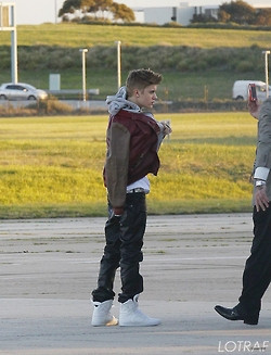 16.07 | Justin Bieber embarcando de Melbourne