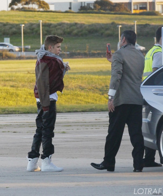 16.07 | Justin Bieber embarcando de Melbourne