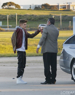 16.07 | Justin Bieber embarcando de Melbourne
