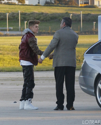 16.07 | Justin Bieber embarcando de Melbourne