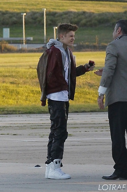 16.07 | Justin Bieber embarcando de Melbourne