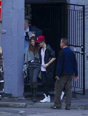 17.07 | Justin Bieber e Selena Gomez fazendo compras na Austrália