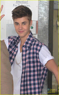 19.07 | Justin Bieber deixando seu hotel na Nova Zelândia