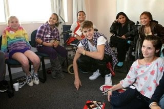 19.07 | Justin Bieber visitando hospital na Nova Zelândia
