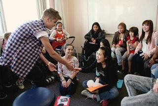 19.07 | Justin Bieber visitando hospital na Nova Zelândia