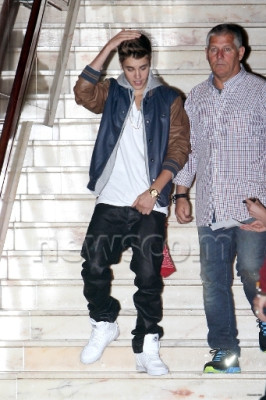 20.07 | Justin Bieber deixando o hotel Langham Hotel