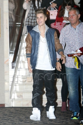 20.07 | Justin Bieber deixando o hotel Langham Hotel