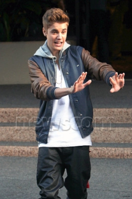 20.07 | Justin Bieber deixando o hotel Langham Hotel