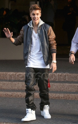 20.07 | Justin Bieber deixando o hotel Langham Hotel