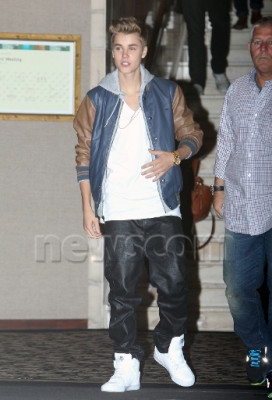 20.07 | Justin Bieber deixando o hotel Langham Hotel