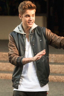 20.07 | Justin Bieber deixando o hotel Langham Hotel