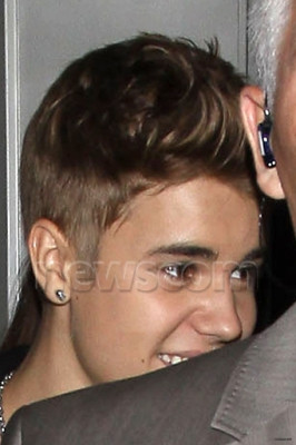 22.07 | Justin Bieber janta com Selena Gomez após TCA 2012