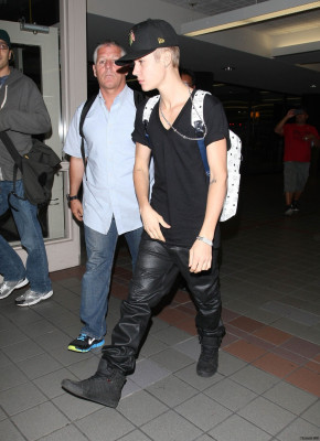 24.07 | Justin Bieber no aeroporto LAX, em Los Angeles