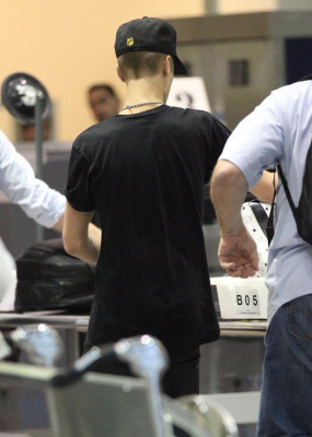 24.07 | Justin Bieber no aeroporto LAX, em Los Angeles