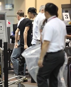 24.07 | Justin Bieber no aeroporto LAX, em Los Angeles