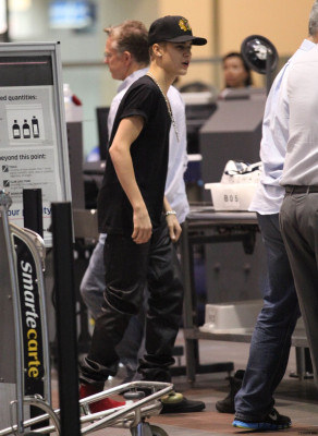 24.07 | Justin Bieber no aeroporto LAX, em Los Angeles