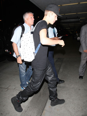24.07 | Justin Bieber no aeroporto LAX, em Los Angeles
