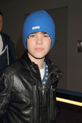 20.04 | Justin Bieber chegando no aeroporto no Japão