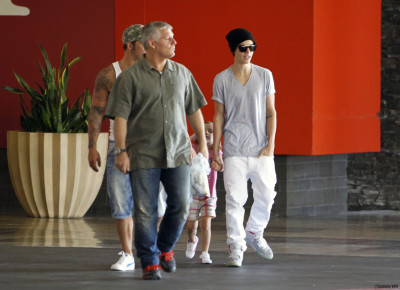 26.07 | Justin Bieber passeando em Los Angeles