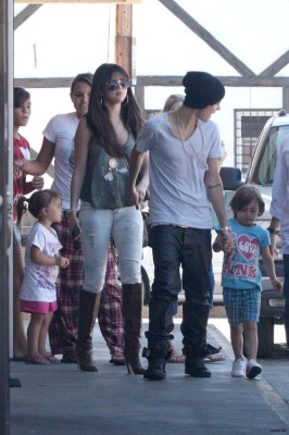 27.07 | Justin Bieber deixando restaurante em Los Angeles