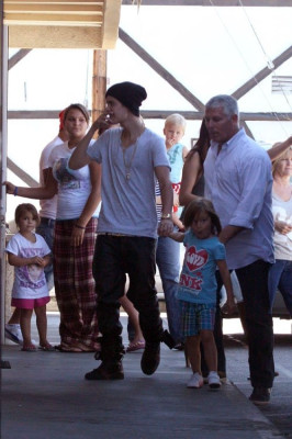 27.07 | Justin Bieber deixando restaurante em Los Angeles