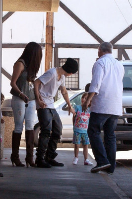 27.07 | Justin Bieber deixando restaurante em Los Angeles