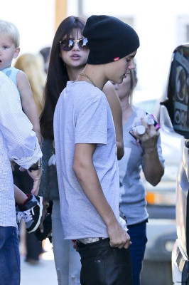 27.07 | Justin Bieber deixando restaurante em Los Angeles