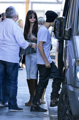 27.07 | Justin Bieber deixando restaurante em Los Angeles
