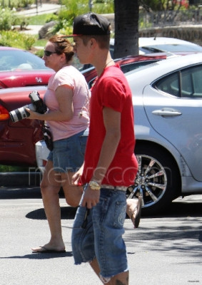 28.07 | Justin Bieber deixando restaurante em Los Angeles