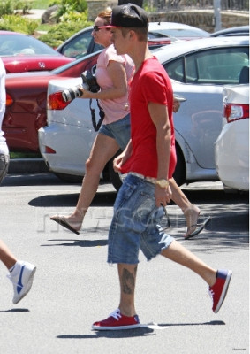 28.07 | Justin Bieber deixando restaurante em Los Angeles